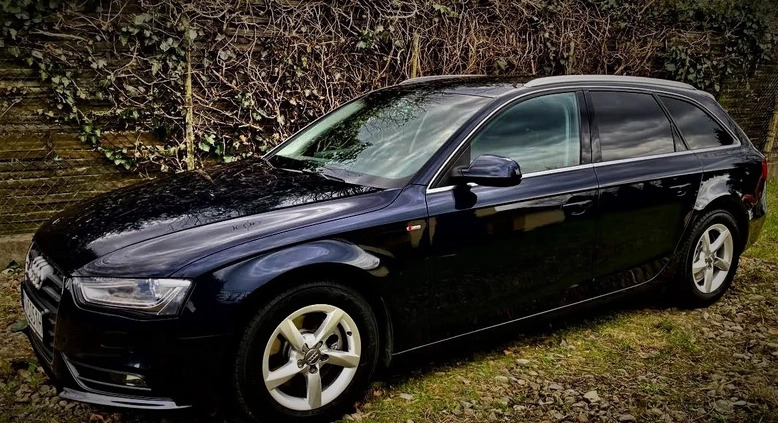 Audi A4 cena 46900 przebieg: 210000, rok produkcji 2012 z Sulejów małe 562